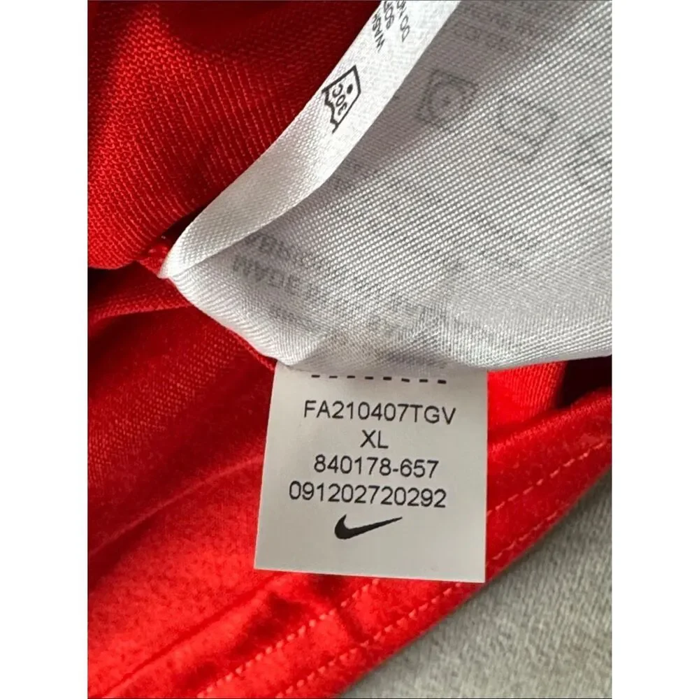 Nike Boys Red Short-Sleeve Dri-FIT Tee with Silver Swoosh 840178-657 Size XL NWT
